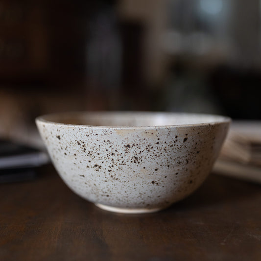 Serving Bowl in Speckled White