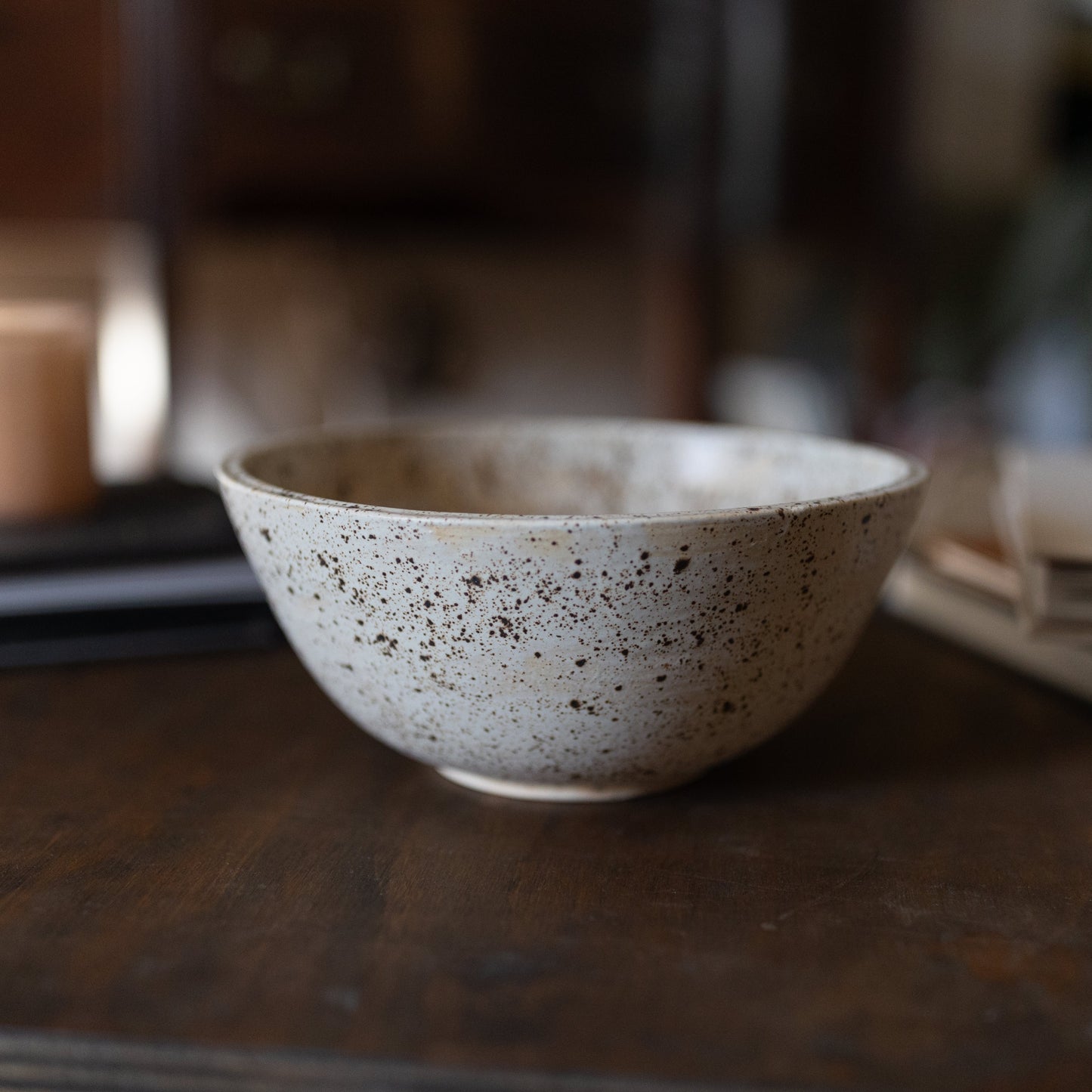 Serving Bowl in Speckled White